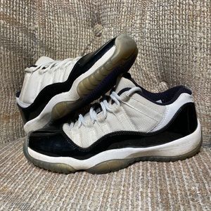 concord 11 low black